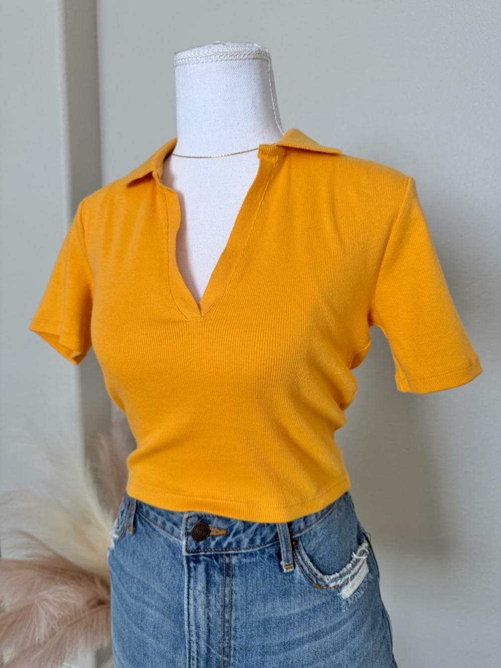 NWT Zara - Women's Short Sleeve V‑Neck Polo Crop Top - Yellow - Picture 3 of 16